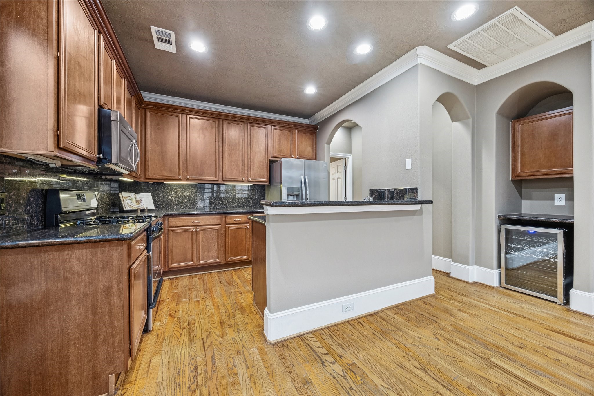 1376 Studer Street Houston, TX 77007 - Photo 10 of 38 a kitchen with stainless steel appliances granite countertop a sink a stove and cabinets