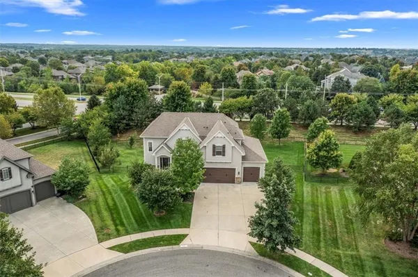 $755,000 | 11307 West 158th Terrace, Overland Park, KS 66221