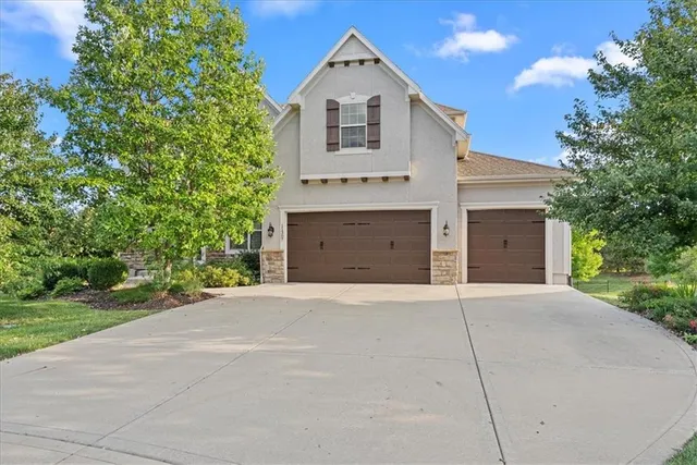 $770,000 | 11307 West 158th Terrace, Overland Park, KS 66221