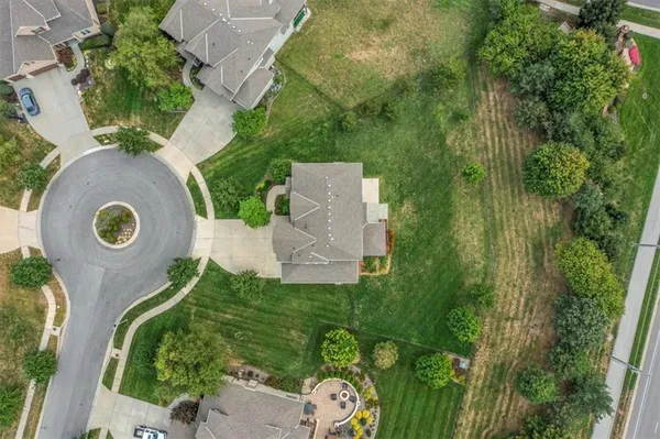 $755,000 | 11307 West 158th Terrace, Overland Park, KS 66221