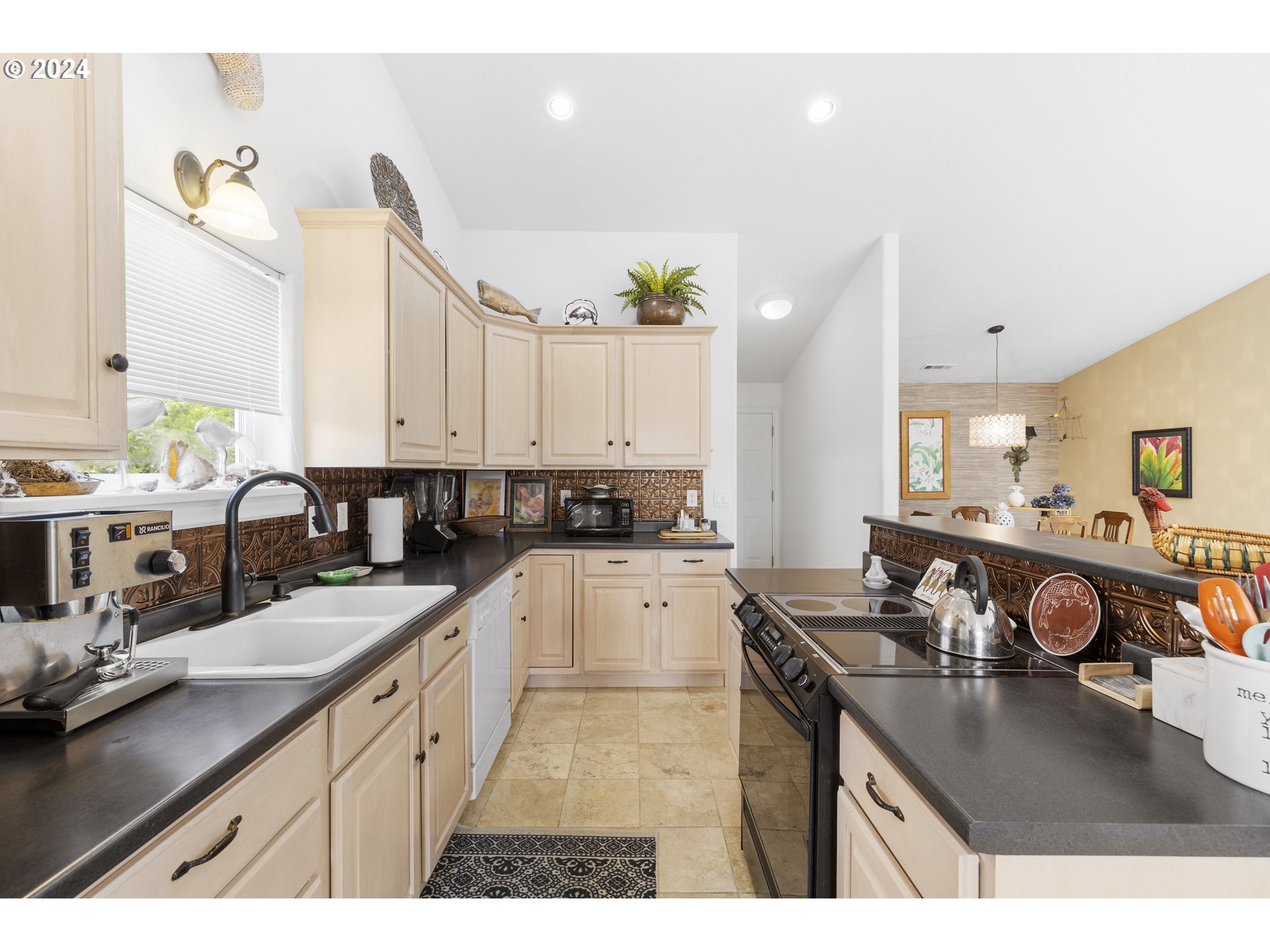 96405 Oceanside E Drive Brookings, OR 97415 - Photo 19 of 47 Kitchen