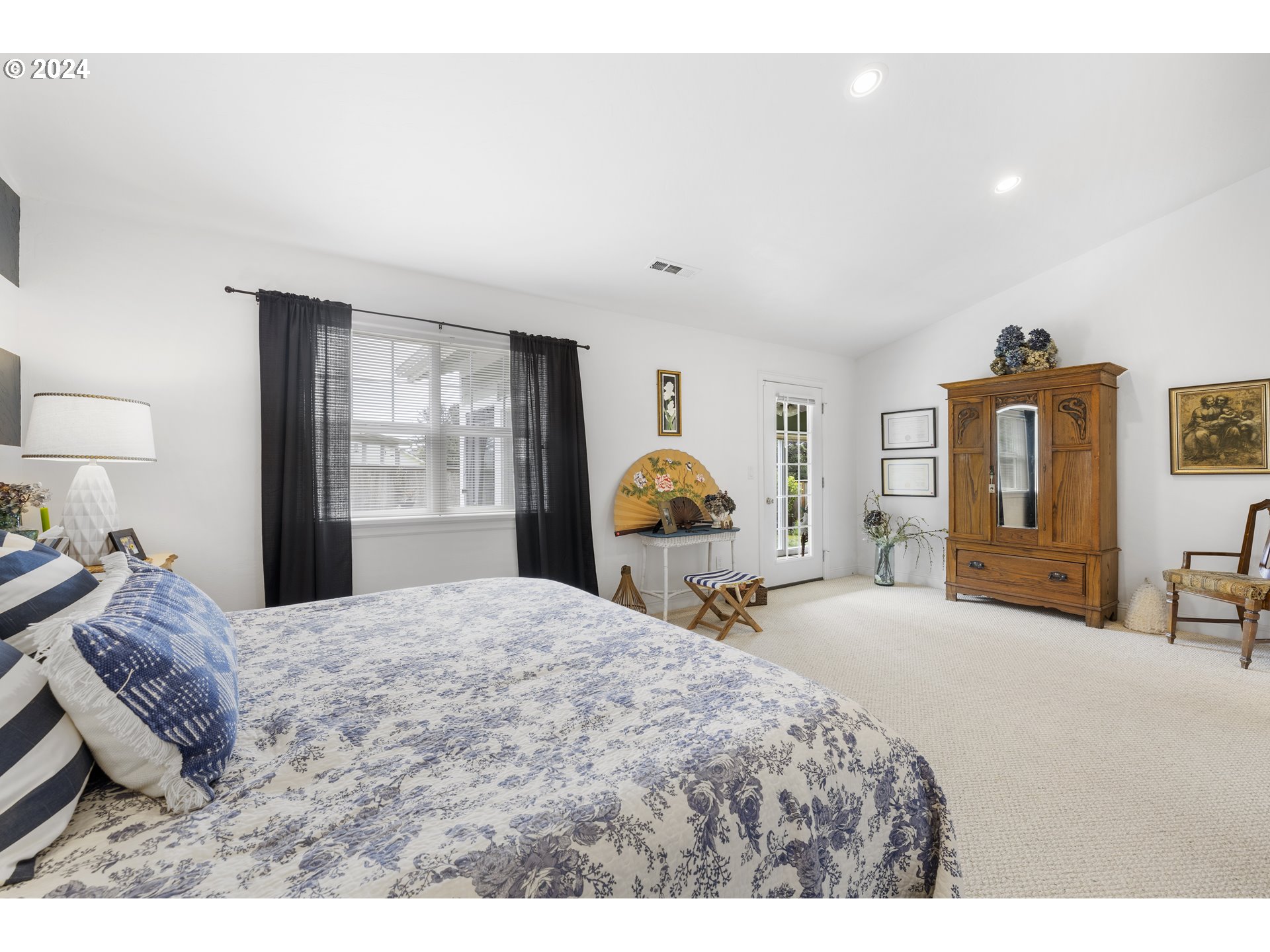 96405 Oceanside E Drive Brookings, OR 97415 - Photo 23 of 47 Primary Bedroom