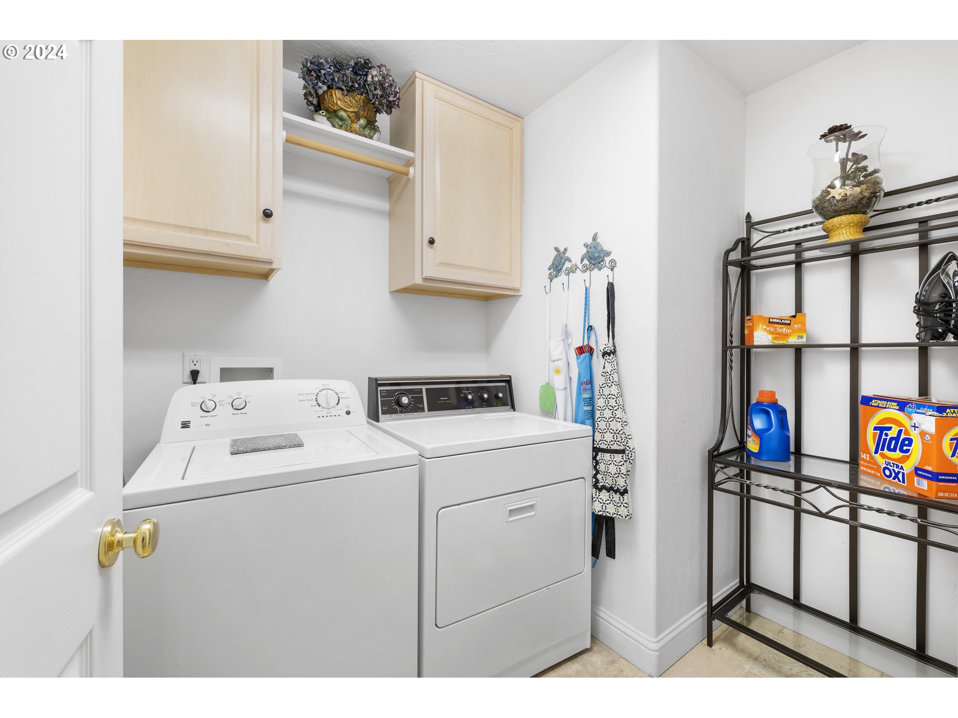 96405 Oceanside E Drive Brookings, OR 97415 - Photo 27 of 47 Laundry