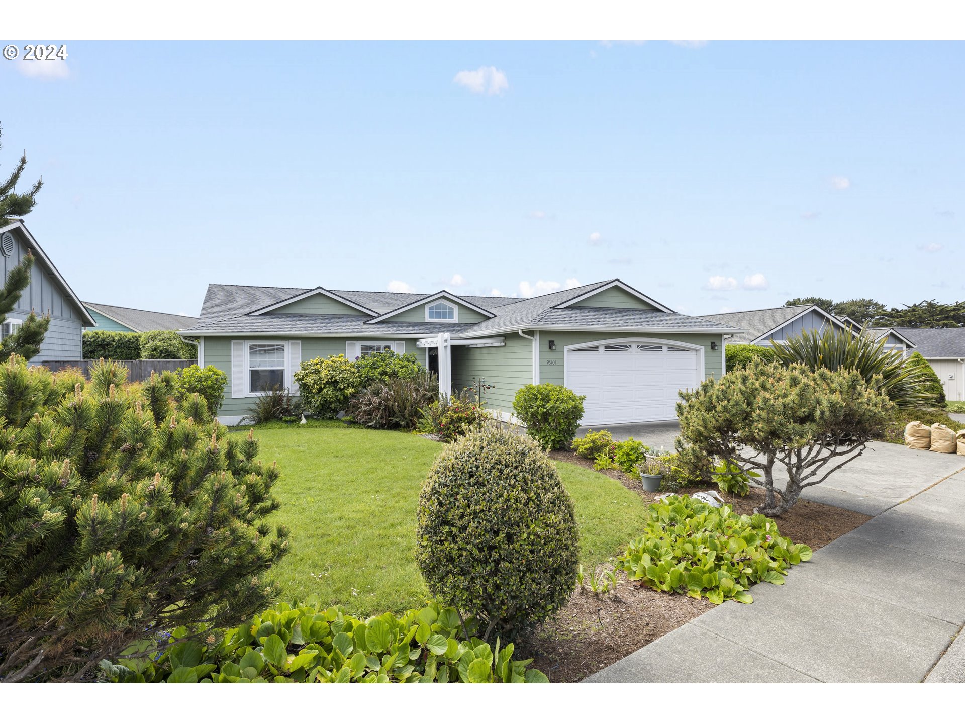 96405 Oceanside E Drive Brookings, OR 97415 - Photo 3 of 47 Front Yard