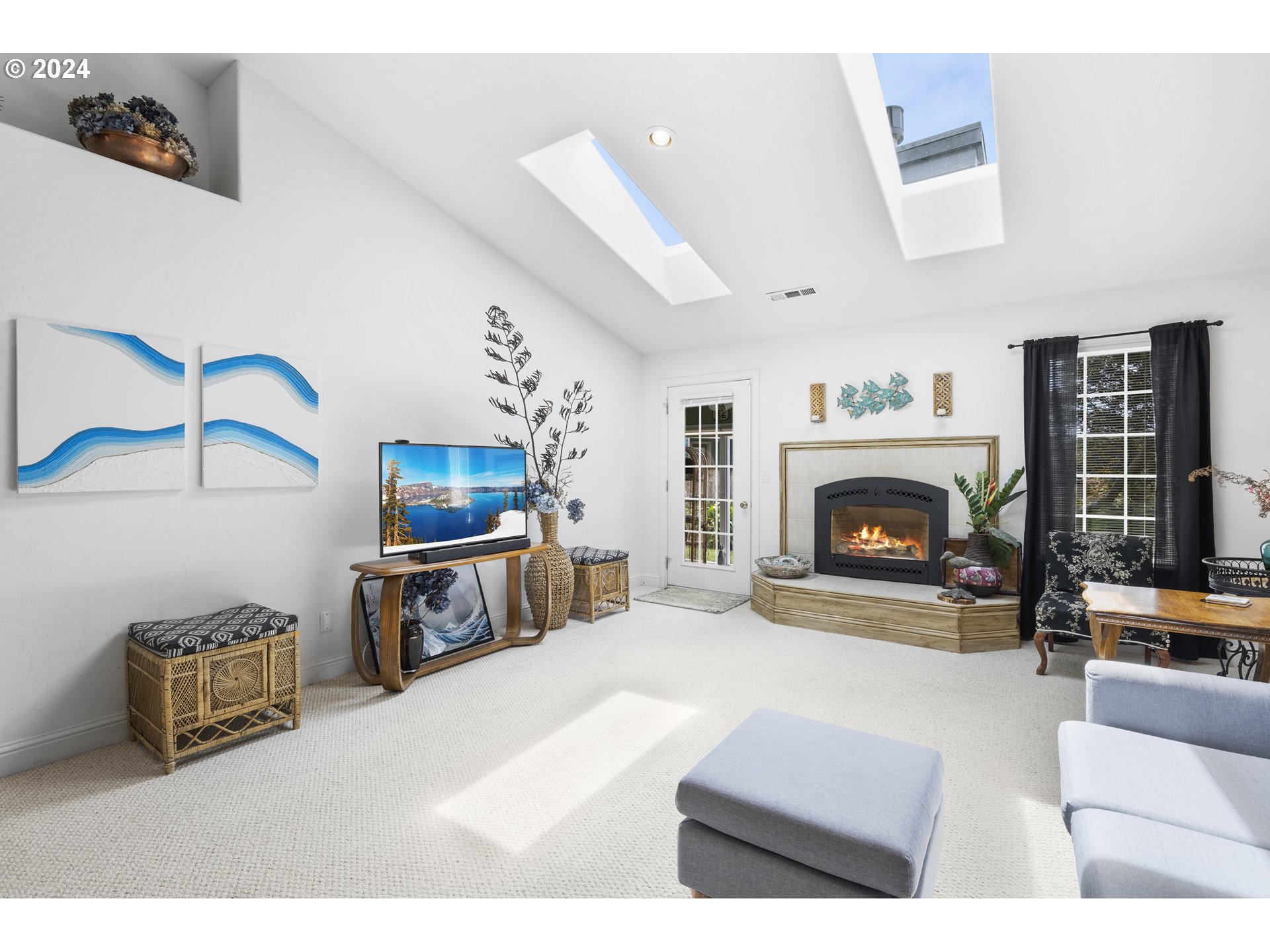 96405 Oceanside E Drive Brookings, OR 97415 - Photo 10 of 47 Living Room