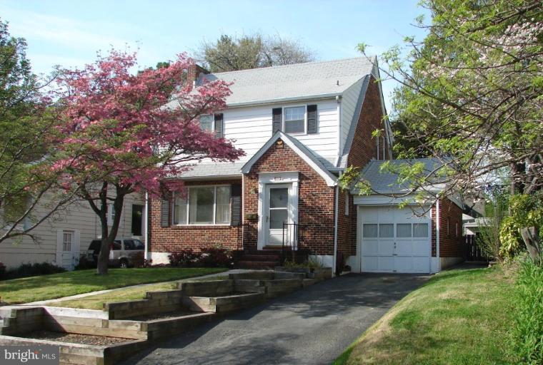 612 Anneslie Road Baltimore, MD 21212 - Photo 1 of 19 a front view of a house with a yard