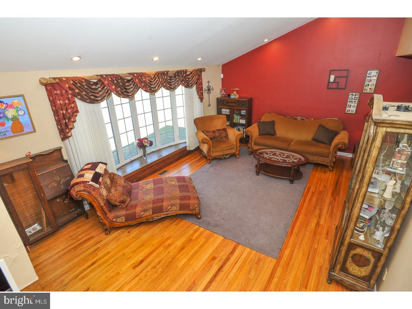 9235 Darlington Road Philadelphia, PA 19115 - Photo 1 of 25 Living Room