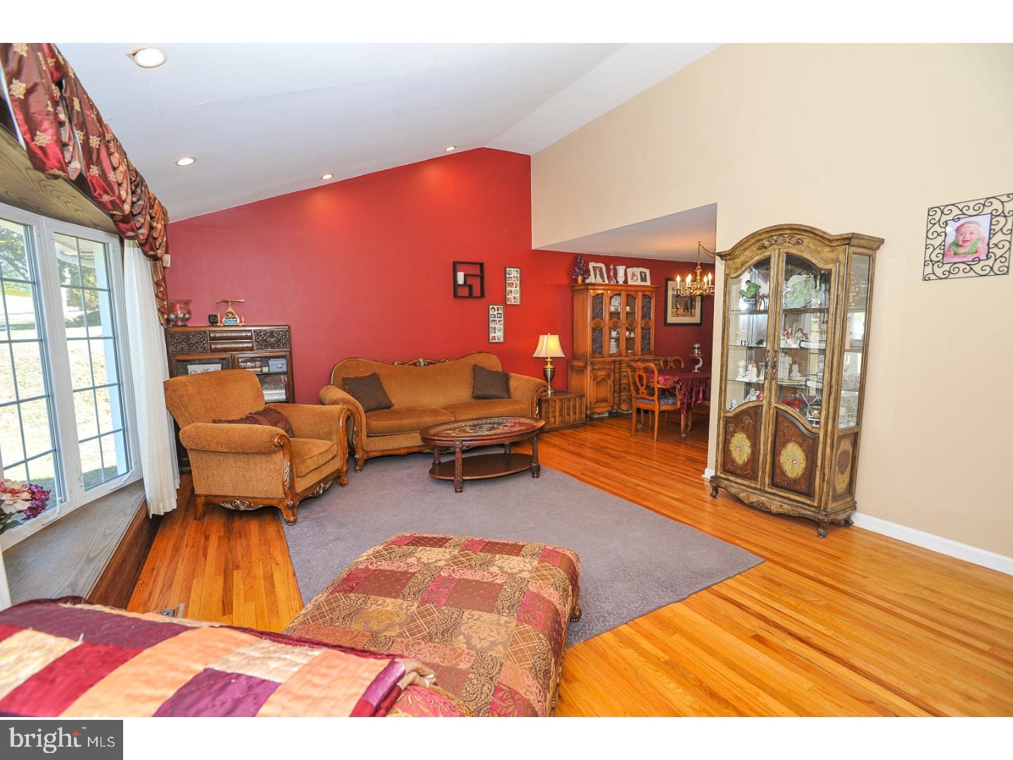 9235 Darlington Road Philadelphia, PA 19115 - Photo 7 of 25 Living Room