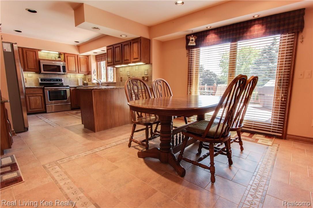 650 Snowmass Drive Rochester, MI 48309 - Photo 15 of 46 Alternate Kitchen.jpg