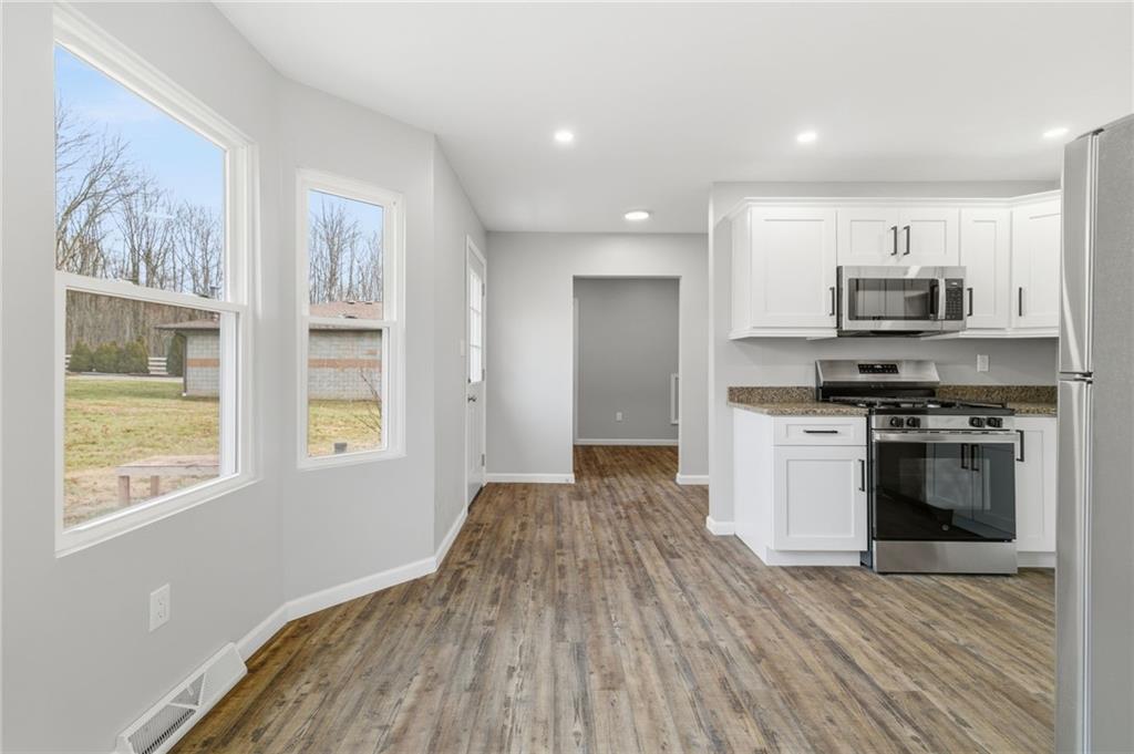 2104 Pulaski Road New Castle, PA 16105 - Photo 6 of 29