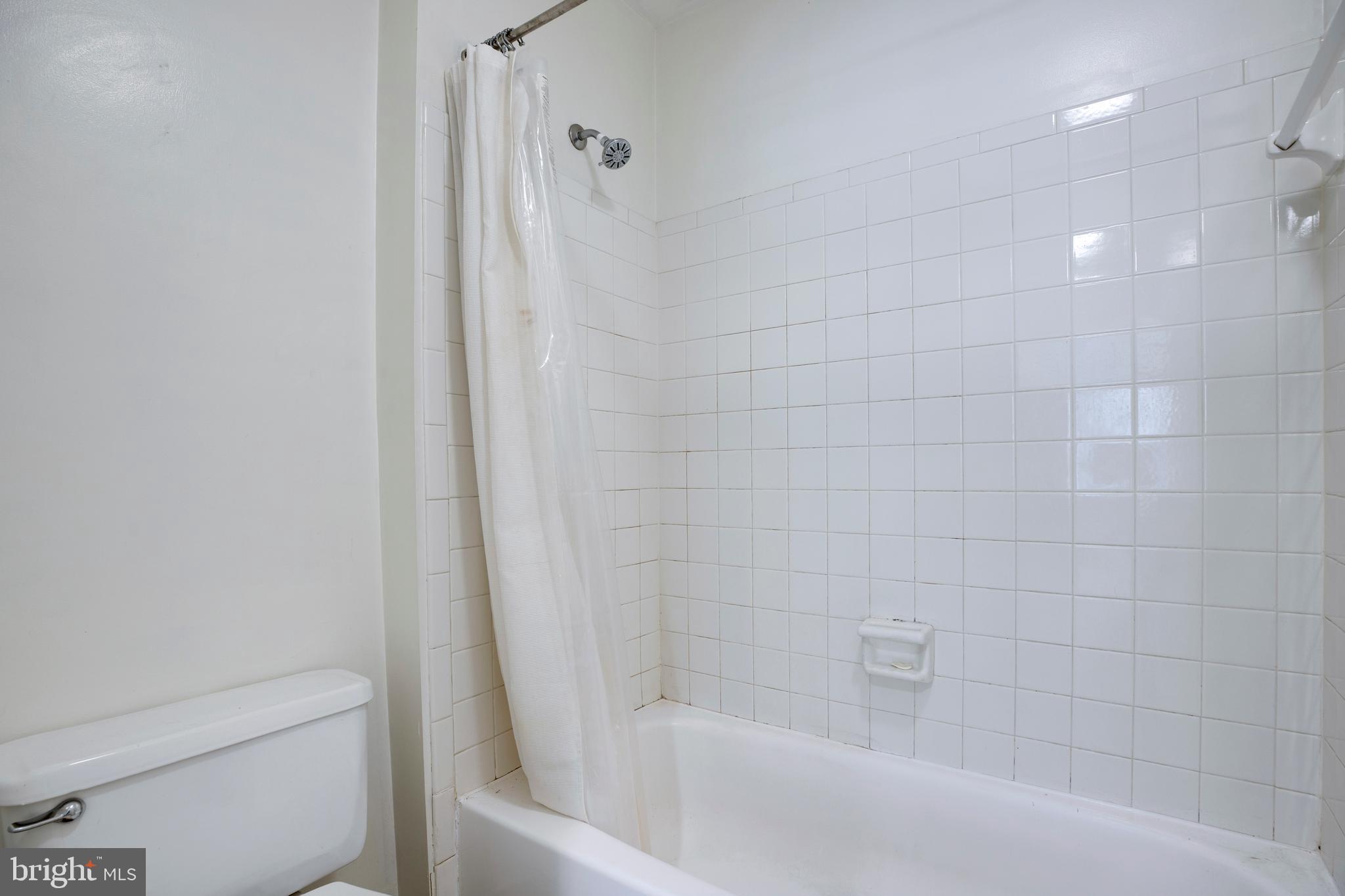 11172 Beaver Trail Court Reston, VA 20191 - Photo 20 of 26 a bathroom with a bathtub and toilet