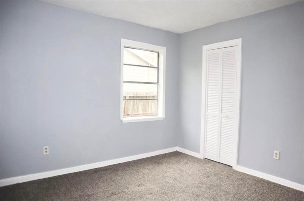 5122 Higgins Street Houston, TX 77033 - Photo 7 of 9 an empty room with a window