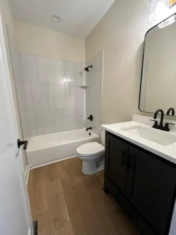 $1,180,000 | 932 Lake Viking Terrace, Altamont, MO 64620