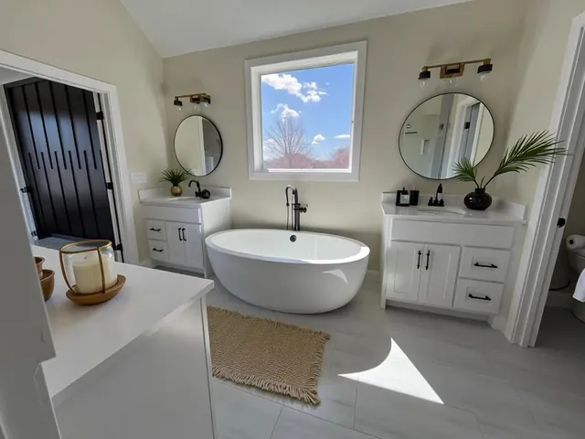 $1,180,000 | 932 Lake Viking Terrace, Altamont, MO 64620