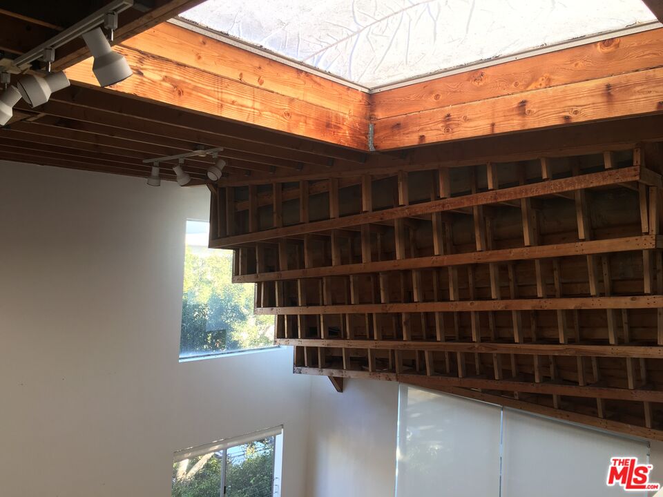 326 Indiana Avenue, Unit A Venice, CA 90291 - Photo 15 of 15 a view of a black and white wall