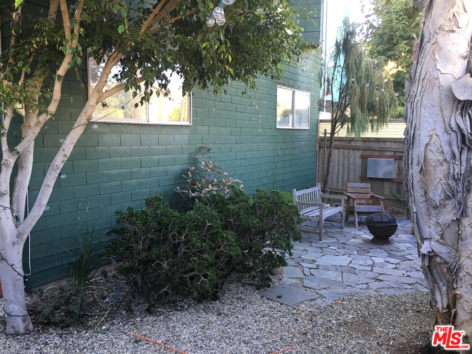 326 Indiana Avenue, Unit A Venice, CA 90291 - Photo 6 of 15 a view of a backyard with sitting area and furniture