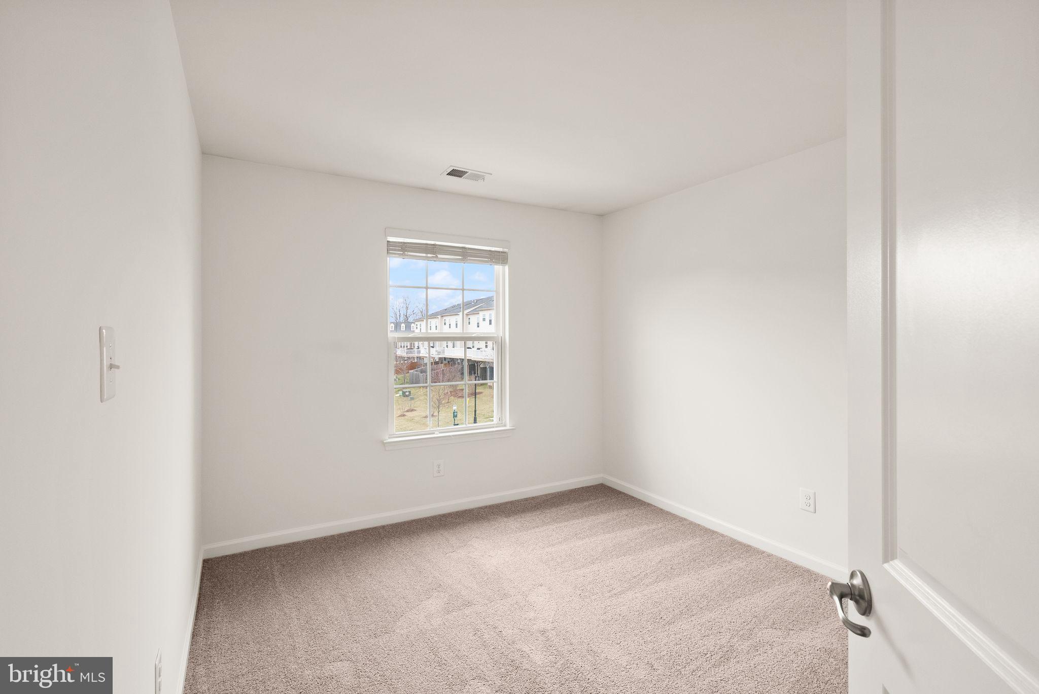 13671 Rockingham Lane Gainesville, VA 20155 - Photo 30 of 45 an empty room with a window