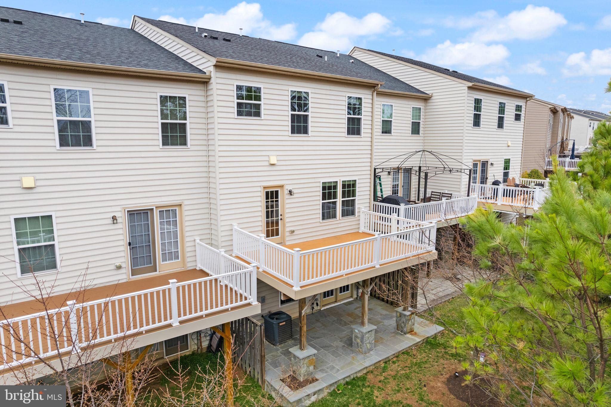 13671 Rockingham Lane Gainesville, VA 20155 - Photo 40 of 45 a backyard of a house with deck and outdoor seating