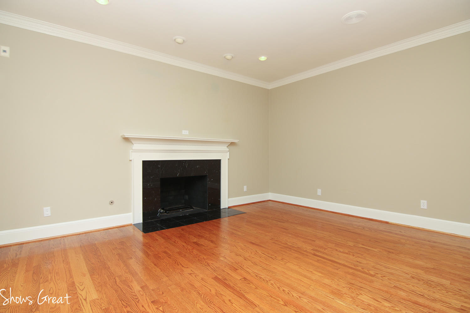 5321 Fox Den Road Roanoke, VA 24018 - Photo 5 of 51 IMG_2930