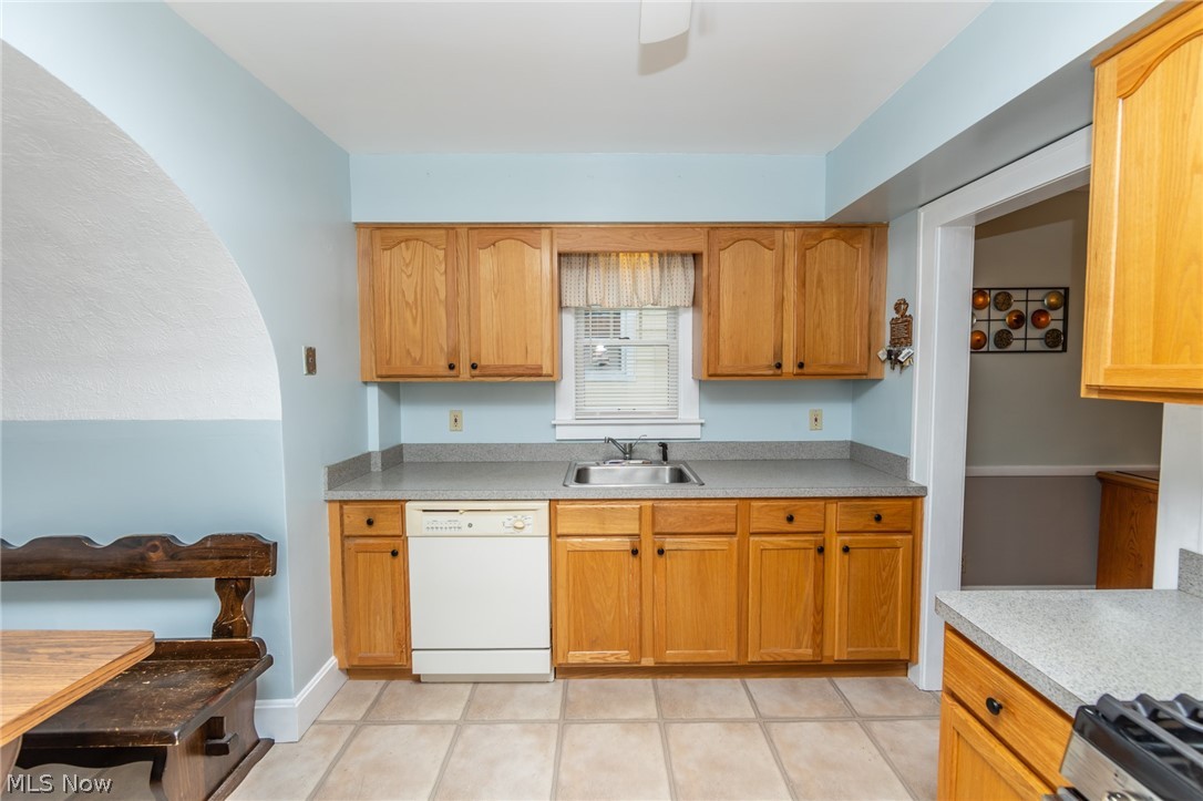 7608 Ridgefield Avenue Parma, OH 44129 - Photo 11 of 34