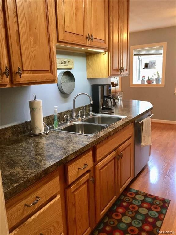 23110 Tuck Road Farmington Hills, MI 48336 - Photo 6 of 28