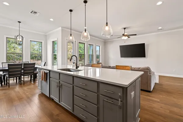 $420,000 | 105 Jefferson Davis Parkway, Picayune, MS 39466