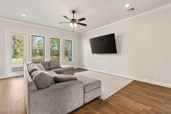 $420,000 | 105 Jefferson Davis Parkway, Picayune, MS 39466