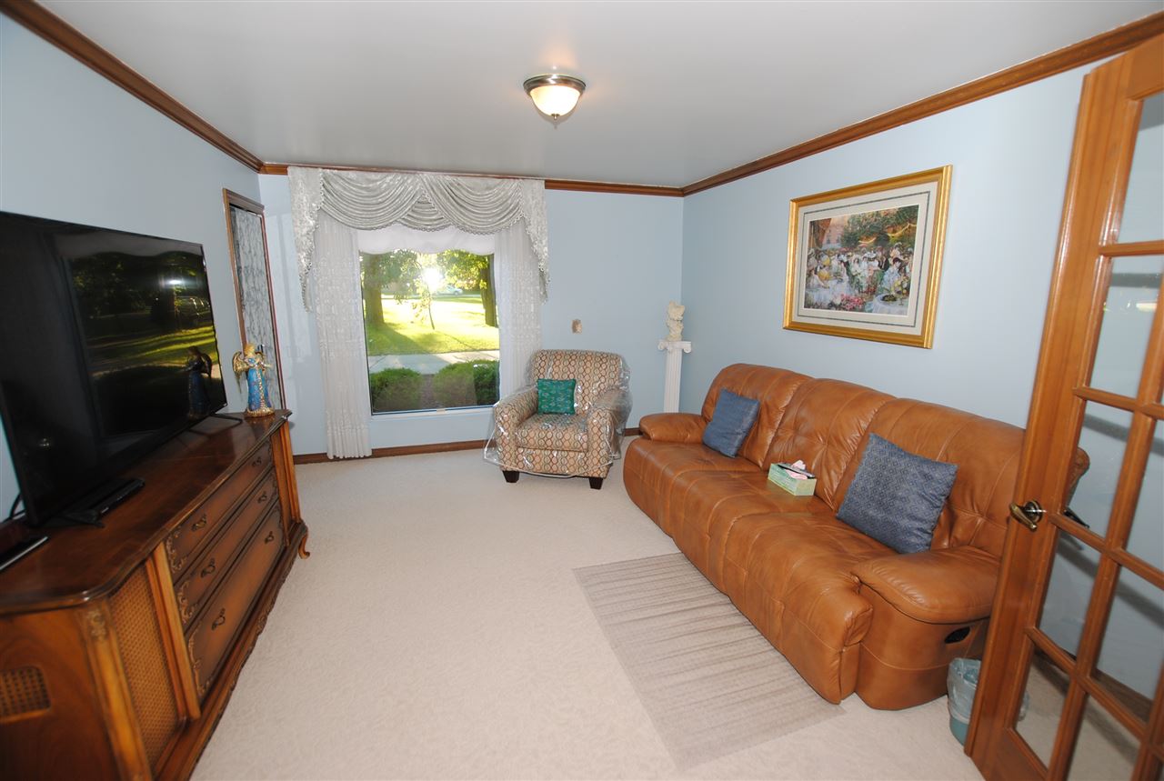 46200 Heydenreich Road Macomb, MI 48044 - Photo 18 of 51 31362131-17.JPG