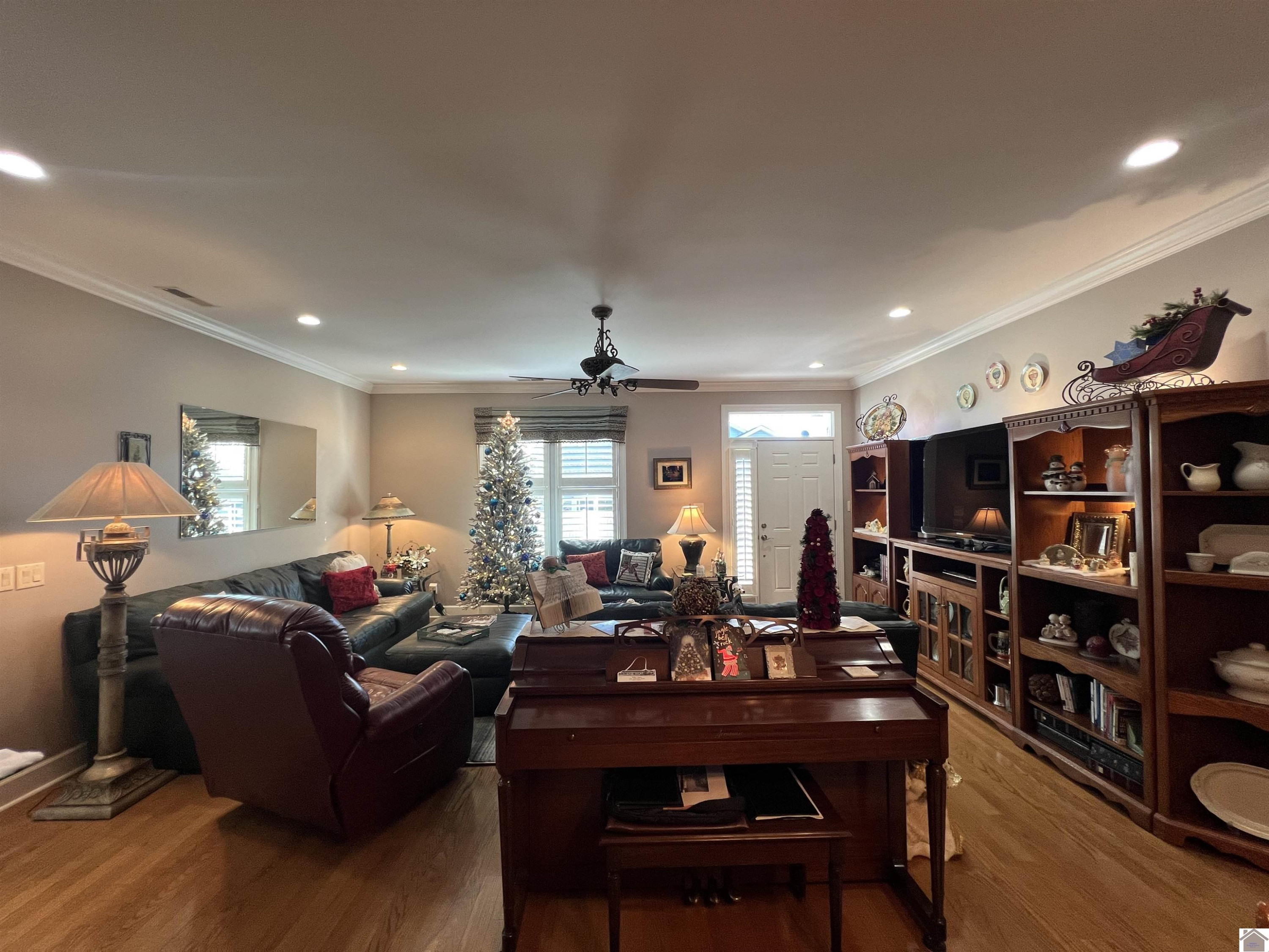 1880 Elmdale Road Paducah, KY 42003 - Photo 2 of 17 Great Room