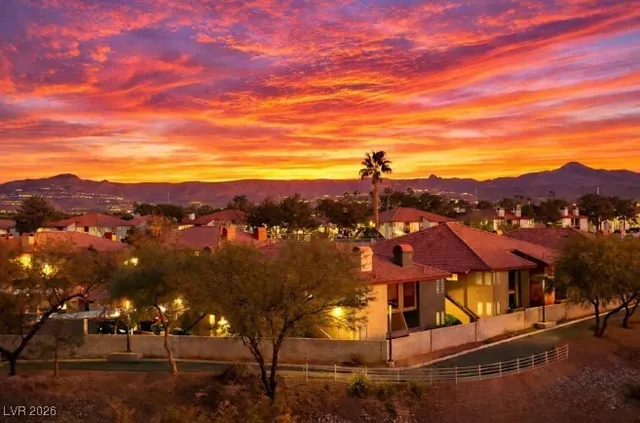 $289,777 | 2325 Windmill Parkway, Unit 1622, Henderson, NV 89074