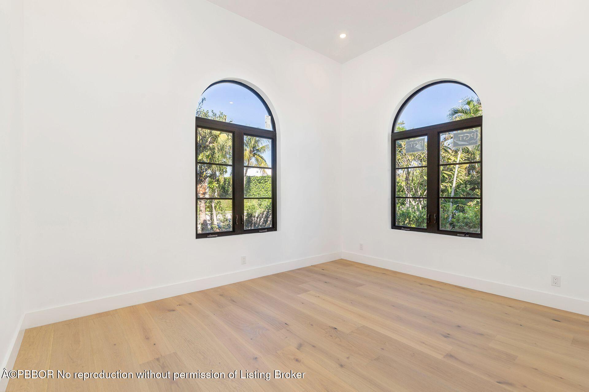 320 Plymouth Road West Palm Beach, FL 33405 - Photo 17 of 39 an empty room with a window