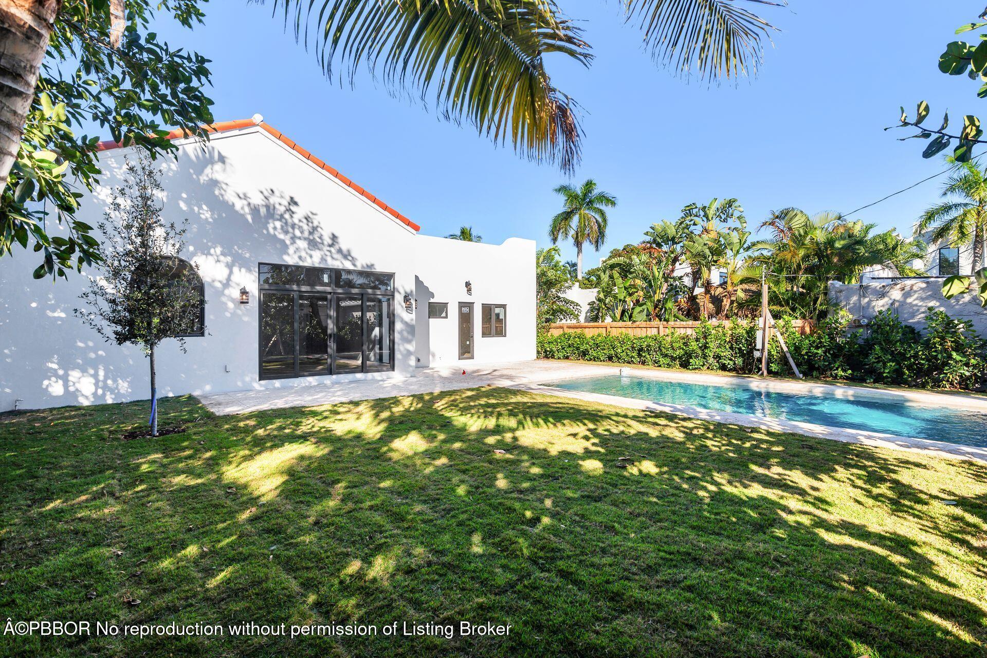 320 Plymouth Road West Palm Beach, FL 33405 - Photo 28 of 39 a swimming pool with an outdoor space