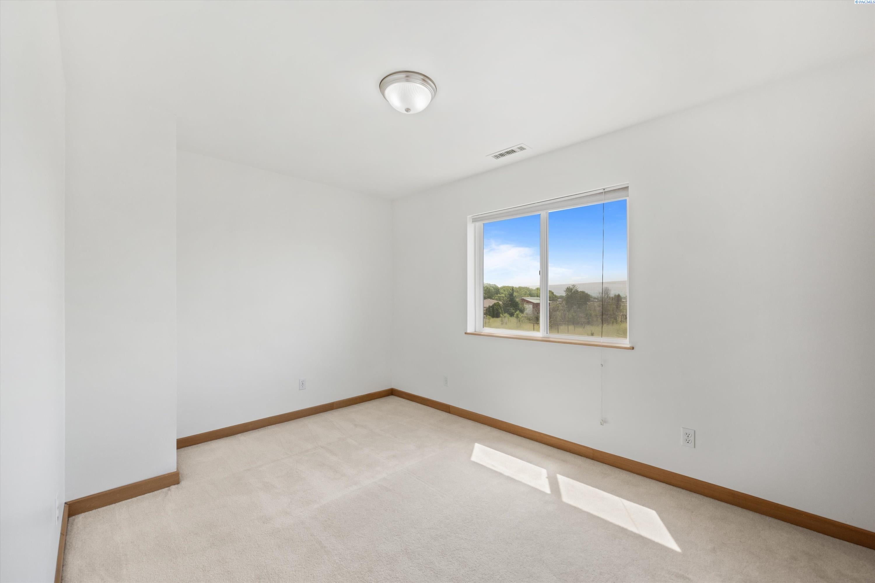 225102 East Donelson Road Kennewick, WA 99337 - Photo 21 of 36 Gallery Image 21