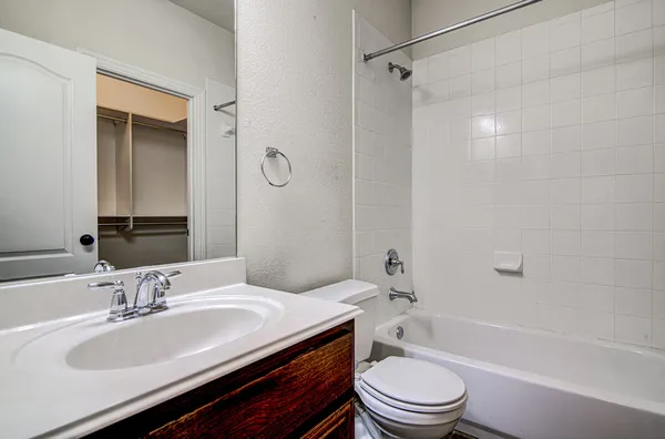 $3,295 | 1425 River Forest Drive, Round Rock, TX 78665