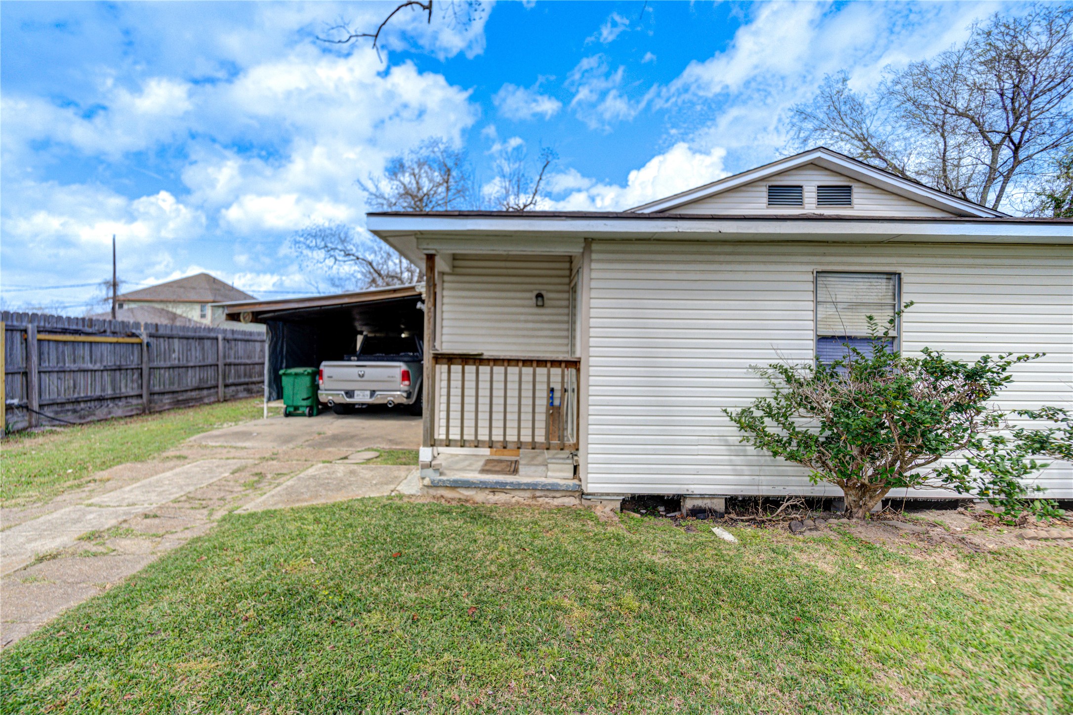 6109 Hertford Street Houston, TX 77048 - Photo 30 of 34 a front view of a house with a yard