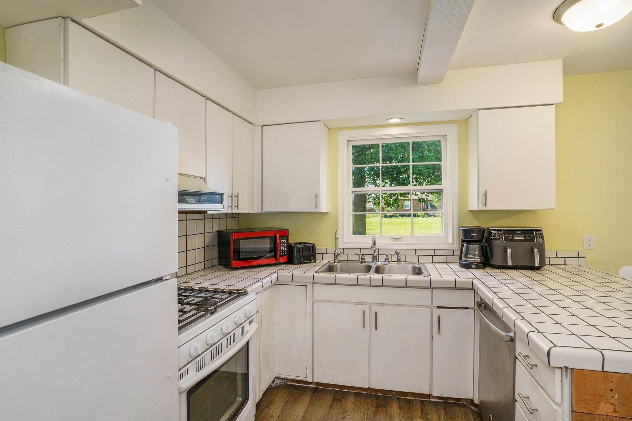 212 Shaffer Road Warsaw, IN 46580 - Photo 11 of 25 Gallery Image 11