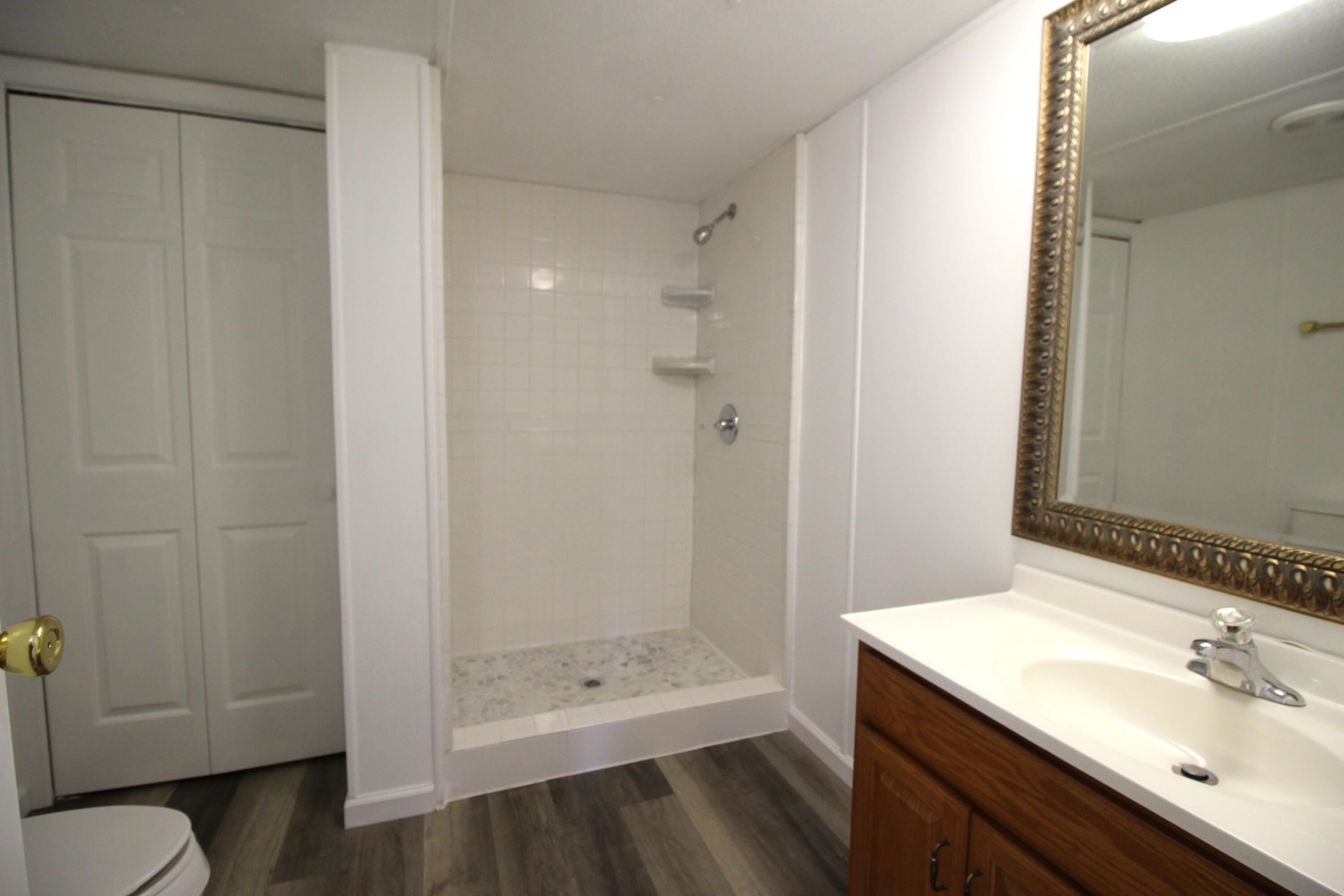278 Beartrack Subdivision Road Beattyville, KY 41311 - Photo 14 of 37 Full Bath