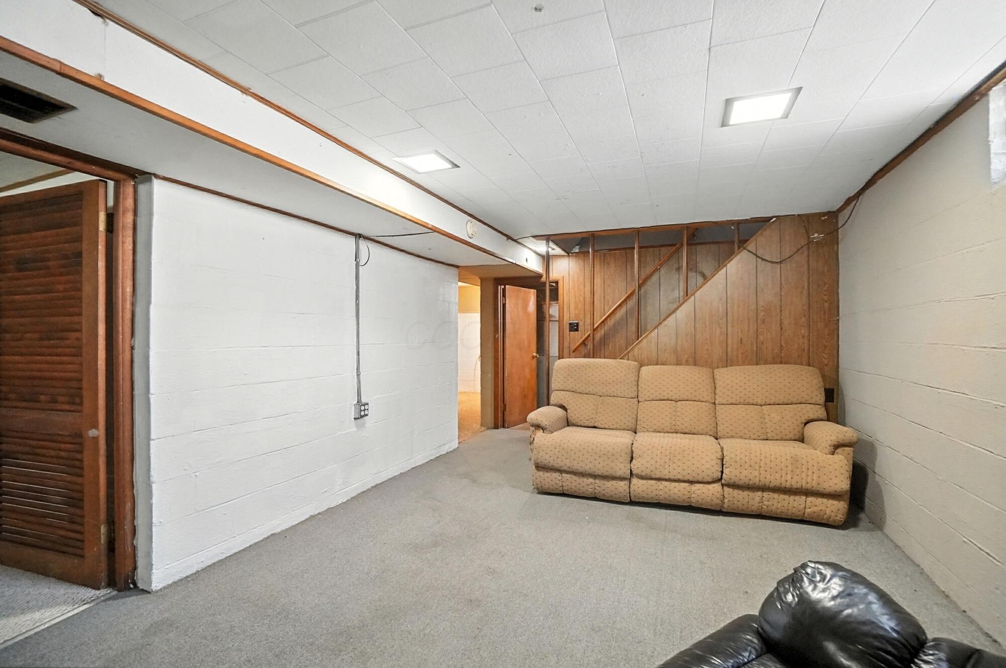191 Oxley Road Columbus, OH 43228 - Photo 25 of 41 025
