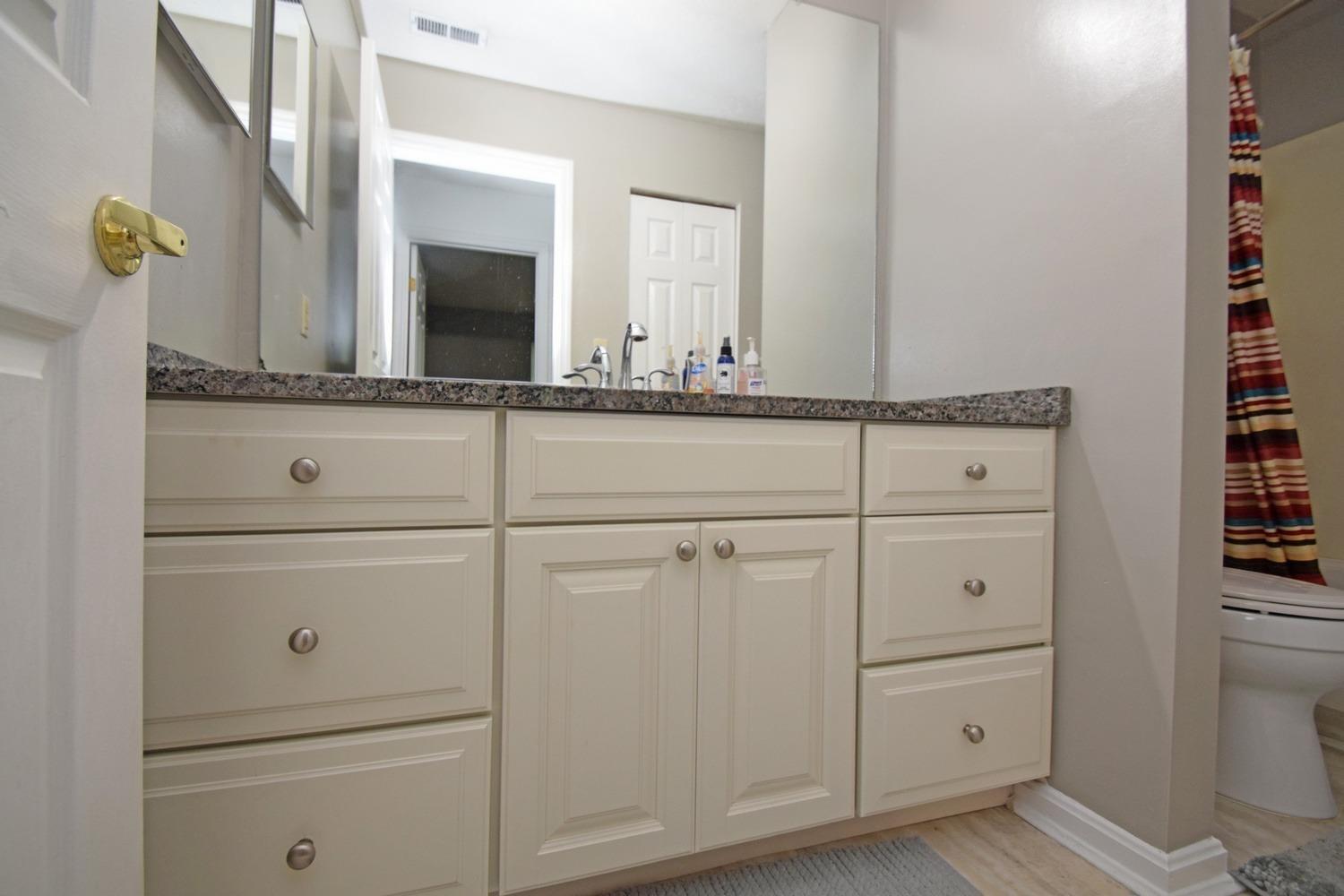 10555 Montgomery Road, Unit 10 Montgomery, OH 45242 - Photo 22 of 27