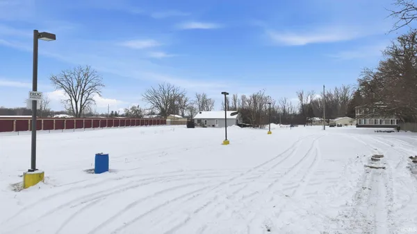 * * Bowser Road, Syracuse, IN 46567