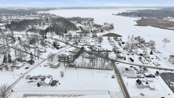 * * Bowser Road, Syracuse, IN 46567