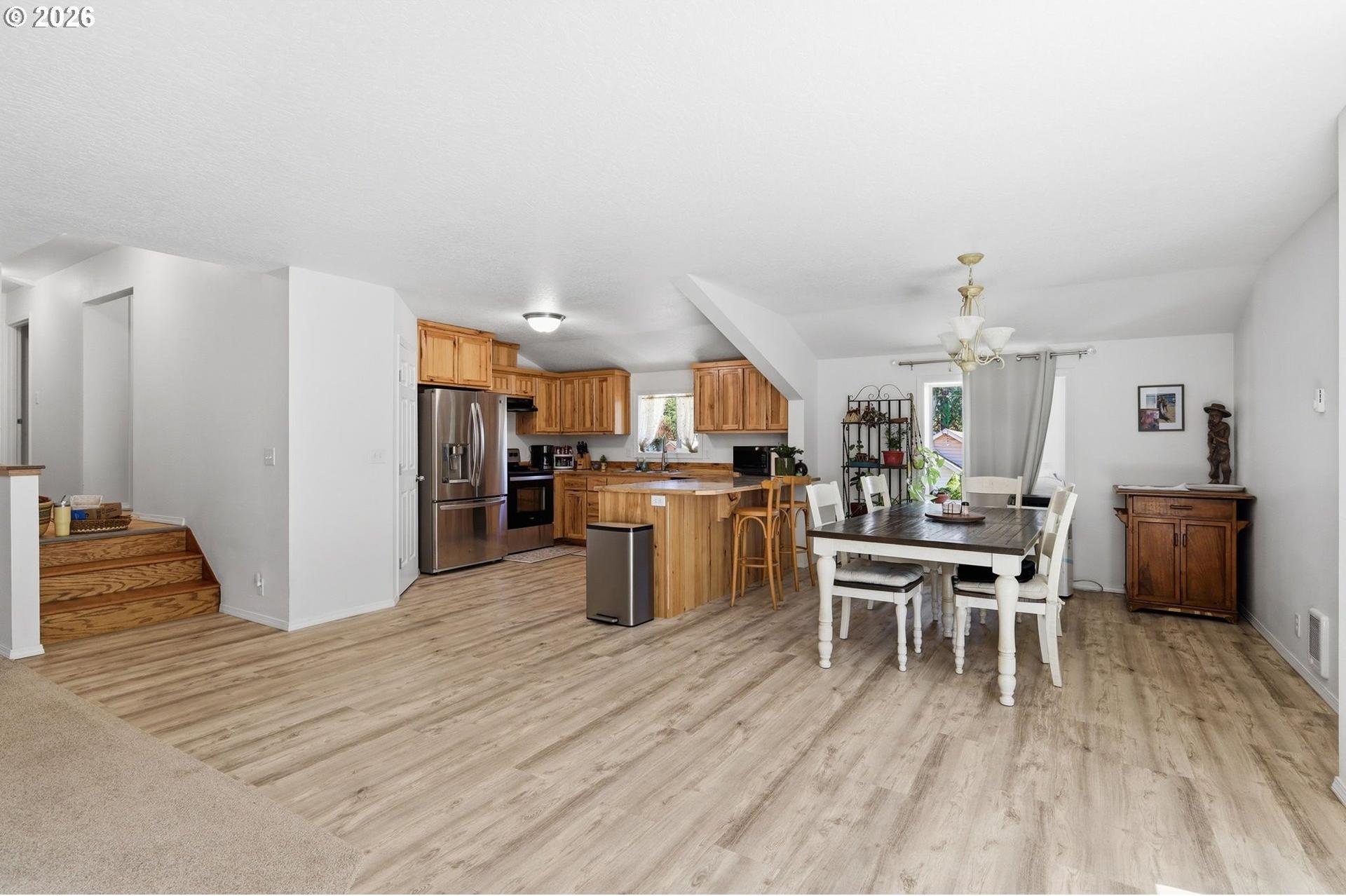 76566 Davis Road Oakridge, OR 97463 - Photo 8 of 42 Gallery Image 8