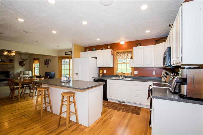 92 Azzo Road Eighty Four, PA 15330 - Photo 4 of 25