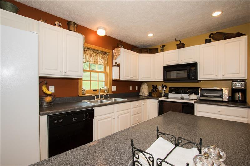 92 Azzo Road Eighty Four, PA 15330 - Photo 5 of 25
