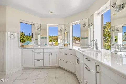 $3,995,000 | 28651 Highway 1, Gualala, CA 95445