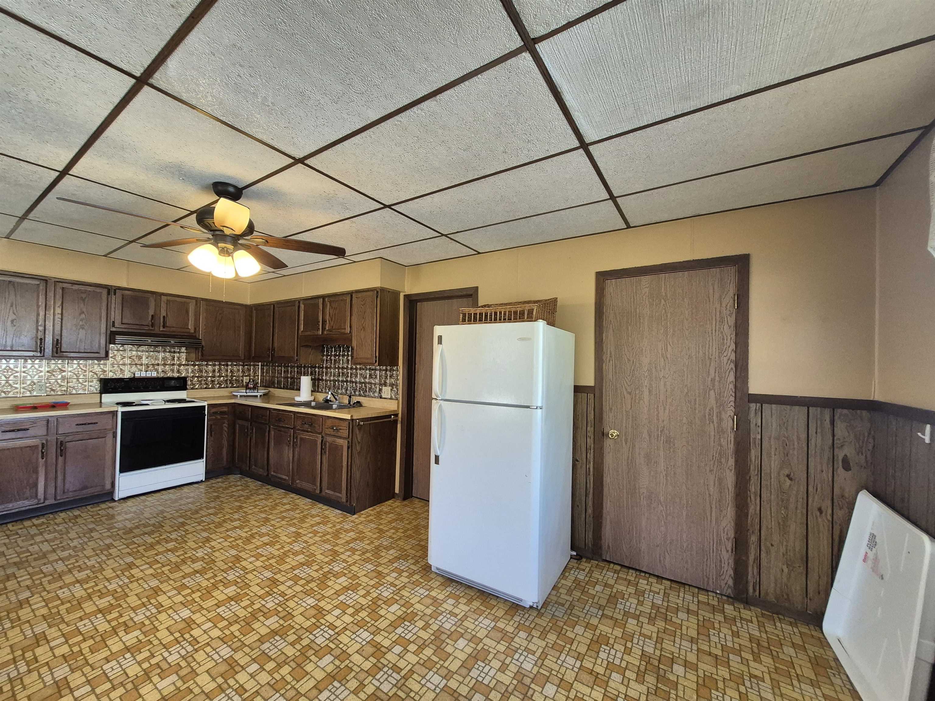 133 West Main Street Gillett, WI 54124 - Photo 10 of 26