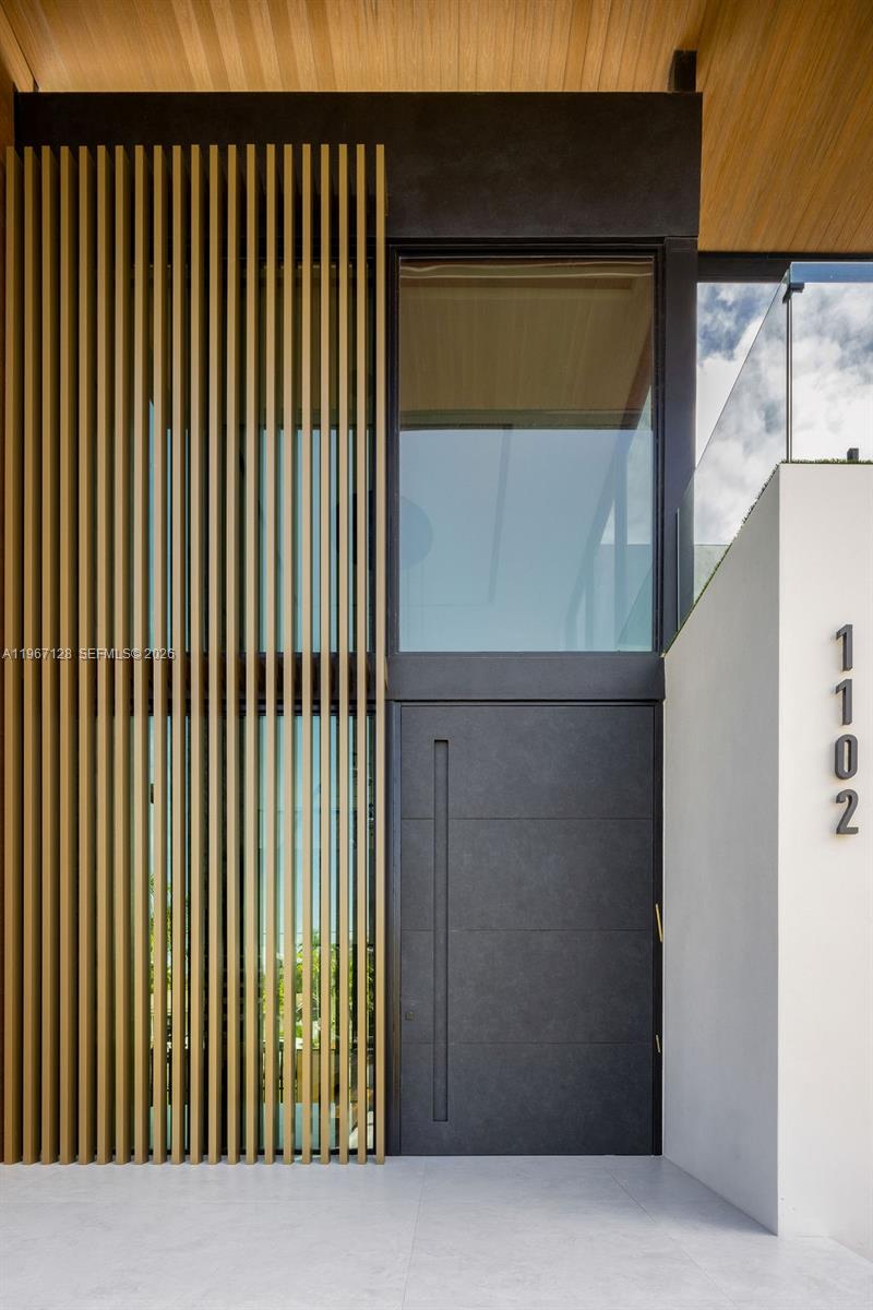 1102 Washington Street Hollywood, FL 33019 - Photo 5 of 34