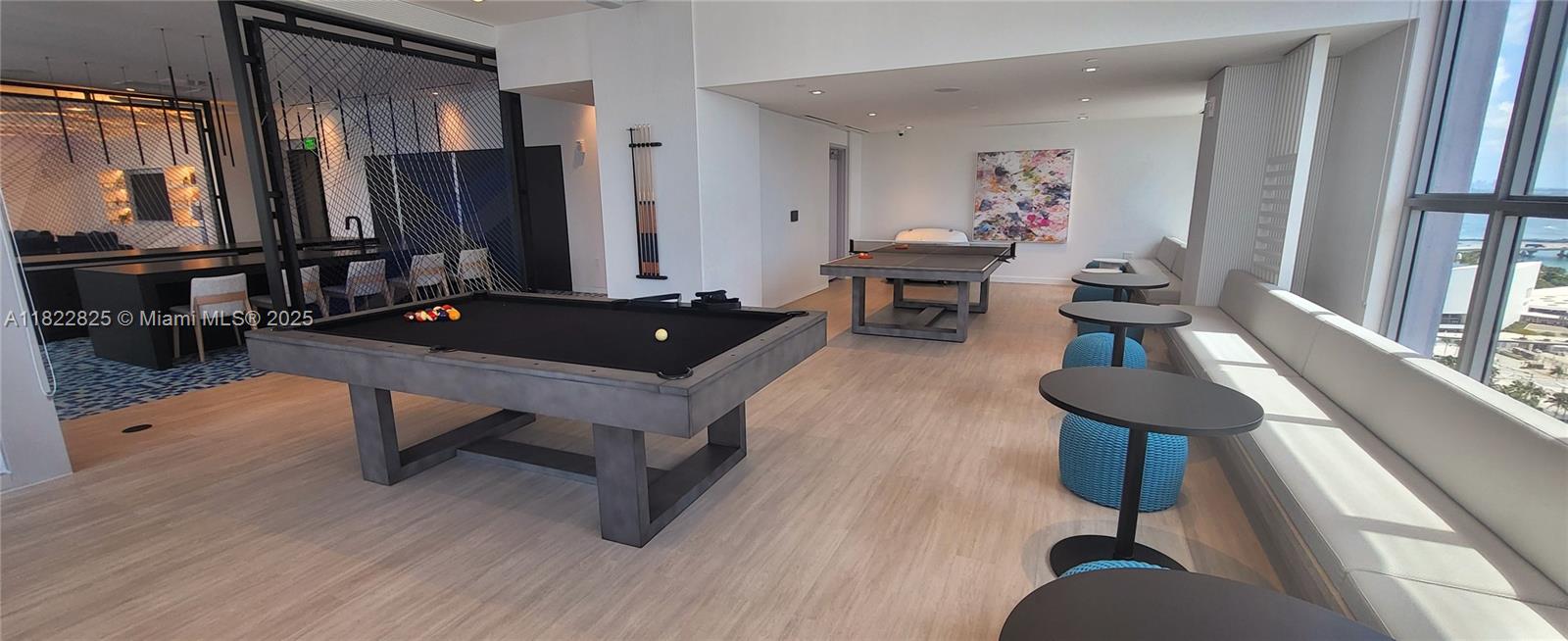 227 Northeast 2nd Street, Unit 2907 Miami, FL 33132 - Photo 31 of 36 a living room with furniture and a table