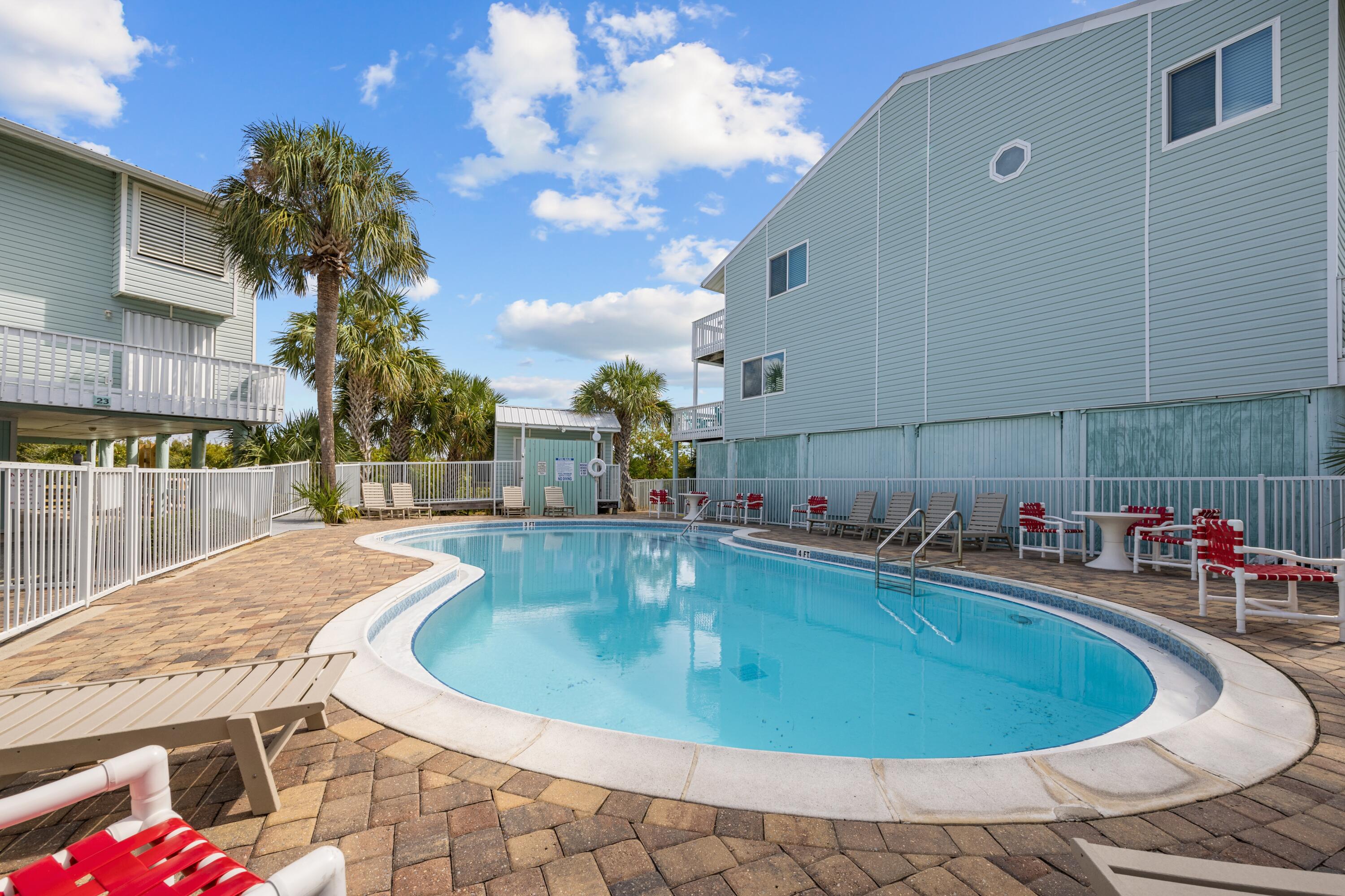 8522 Gulf Boulevard, Unit 3 Navarre, FL 32566 - Photo 40 of 53 602A9500