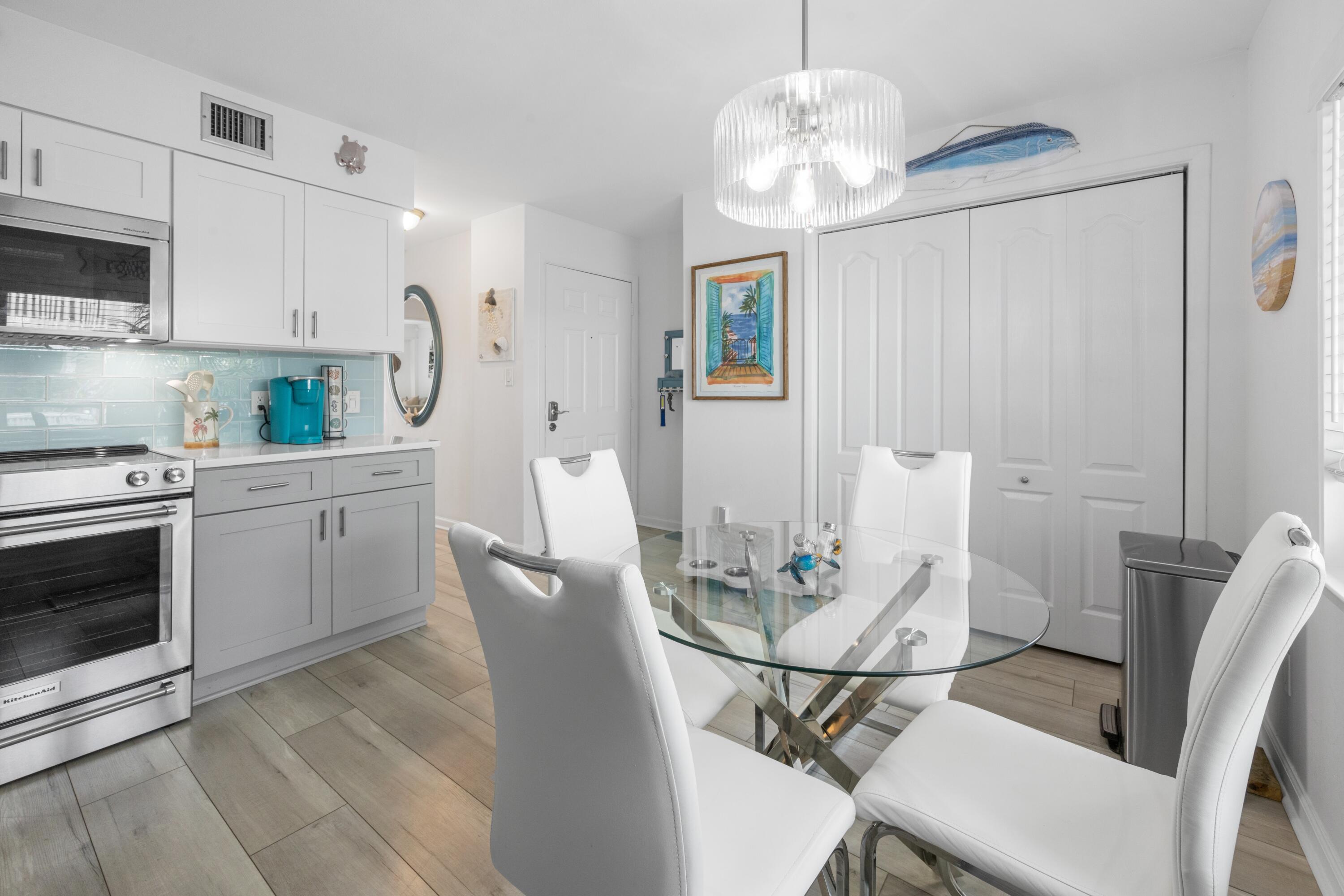 8522 Gulf Boulevard, Unit 3 Navarre, FL 32566 - Photo 7 of 53 602A9197